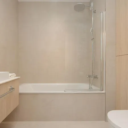 Spacious With Balcony For 6 People In By Renters
