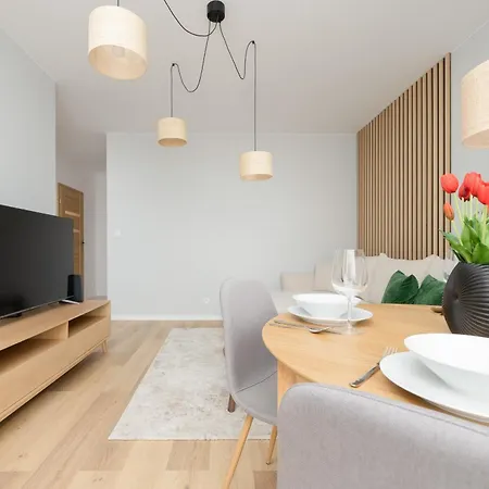 公寓 Spacious With Balcony For 6 People In By Renters