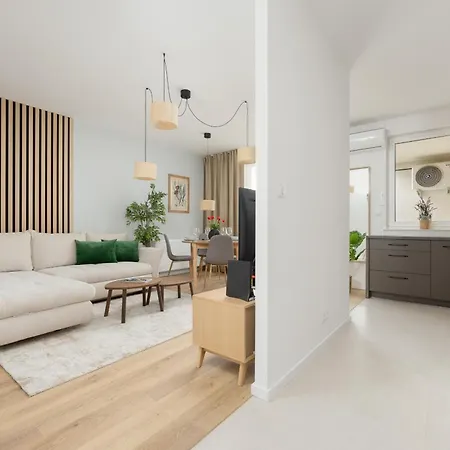Spacious With Balcony For 6 People In By Renters 公寓 华沙