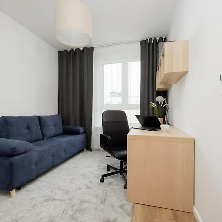 Spacious With Balcony For 6 People In By Renters *
