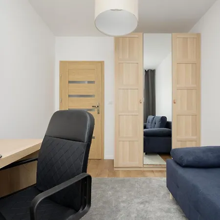 Spacious With Balcony For 6 People In By Renters
