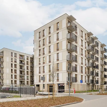 Spacious With Balcony For 6 People In By Renters Apartment Warsaw