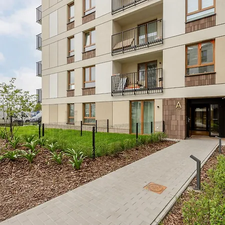 Spacious With Balcony For 6 People In By Renters *