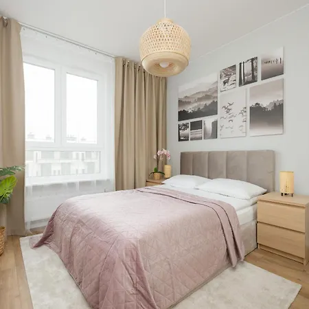 Spacious With Balcony For 6 People In By Renters Apartament *